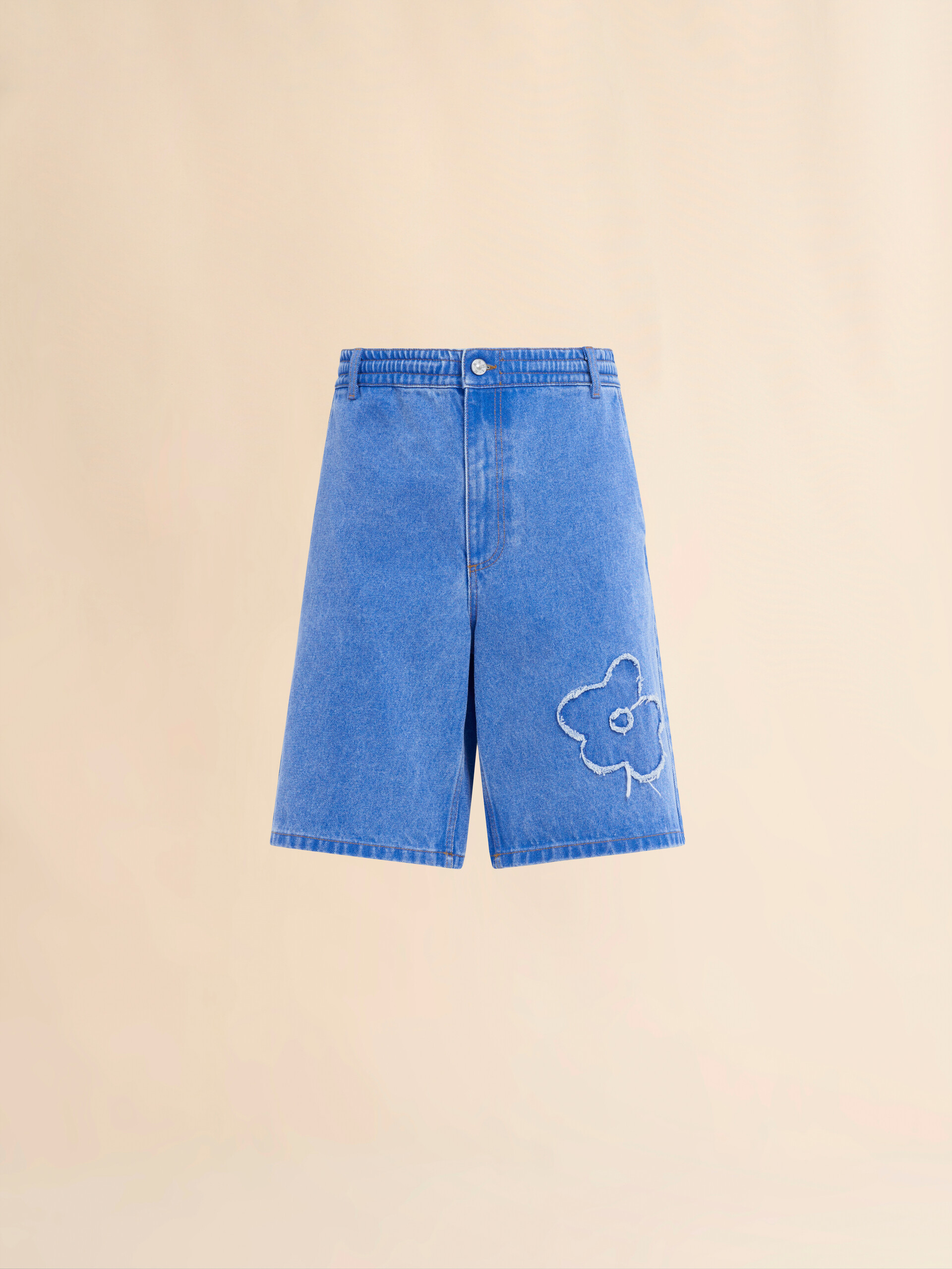ライトブルー デニムショートパンツ、パッチディテール付き - パンツ - Image 1