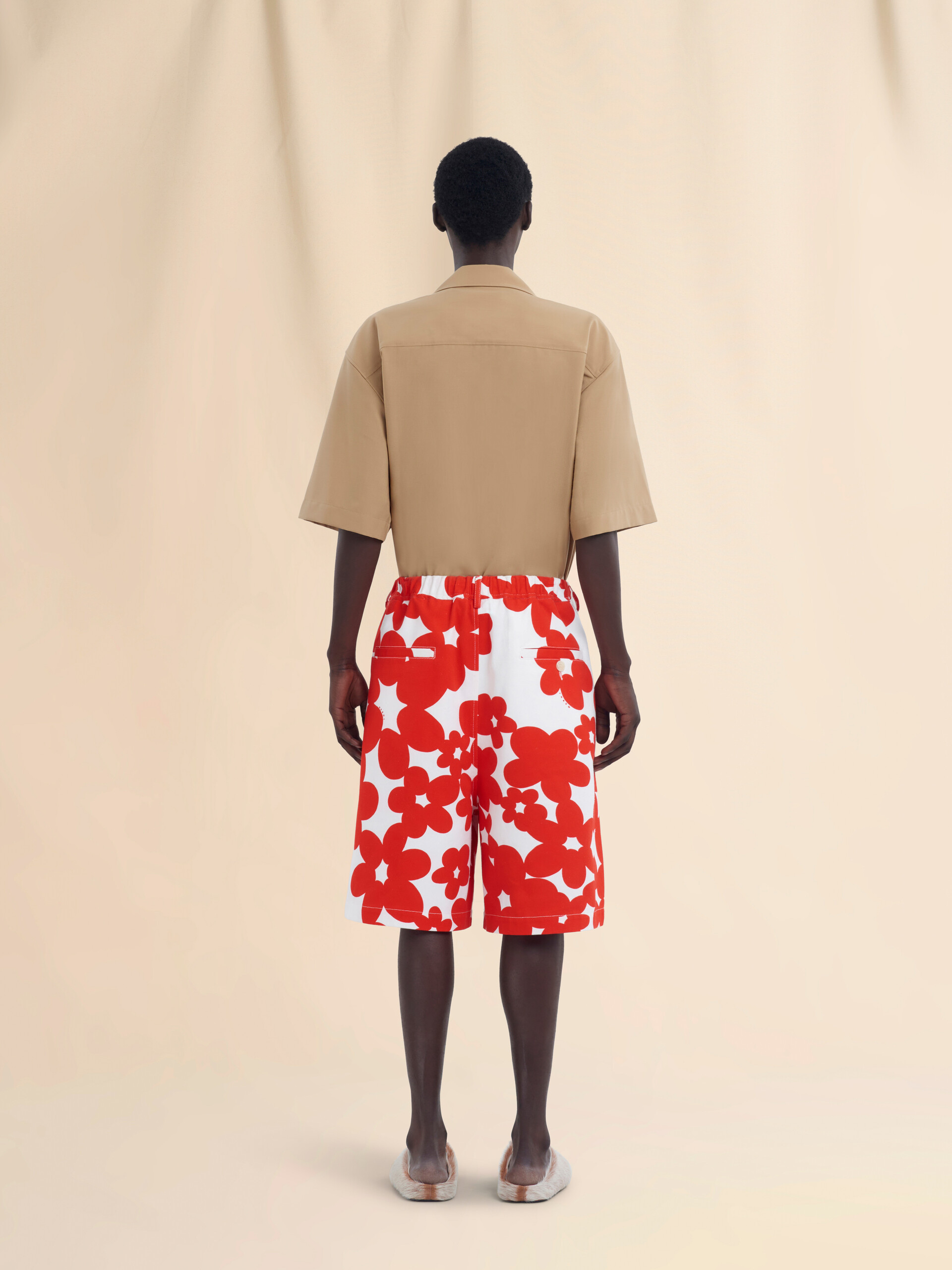 Cotton Bermuda shorts with red and white Dillies print - Pants - Image 3