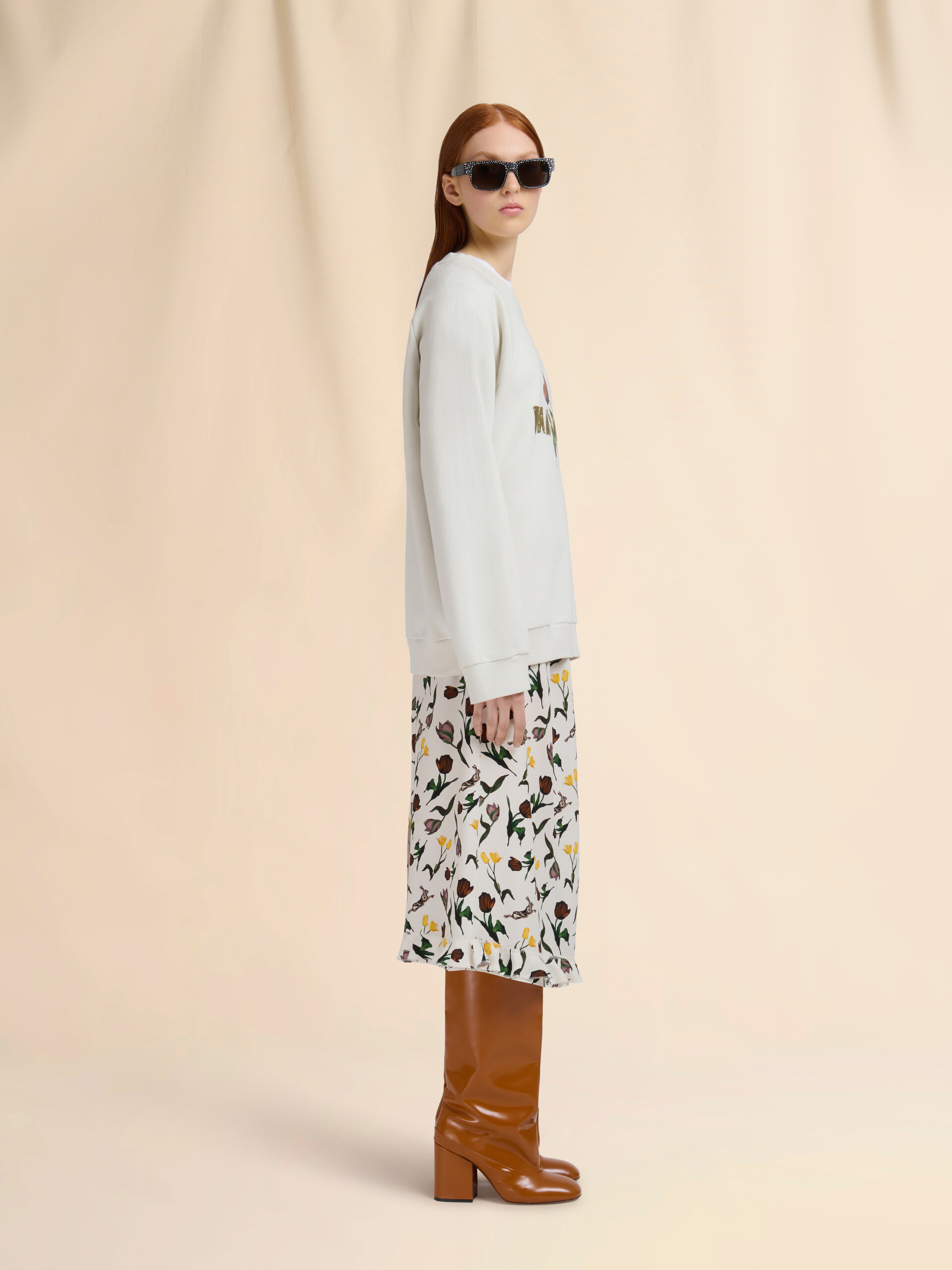 White cotton T-shirt with tulip print - T-shirts - Image 5