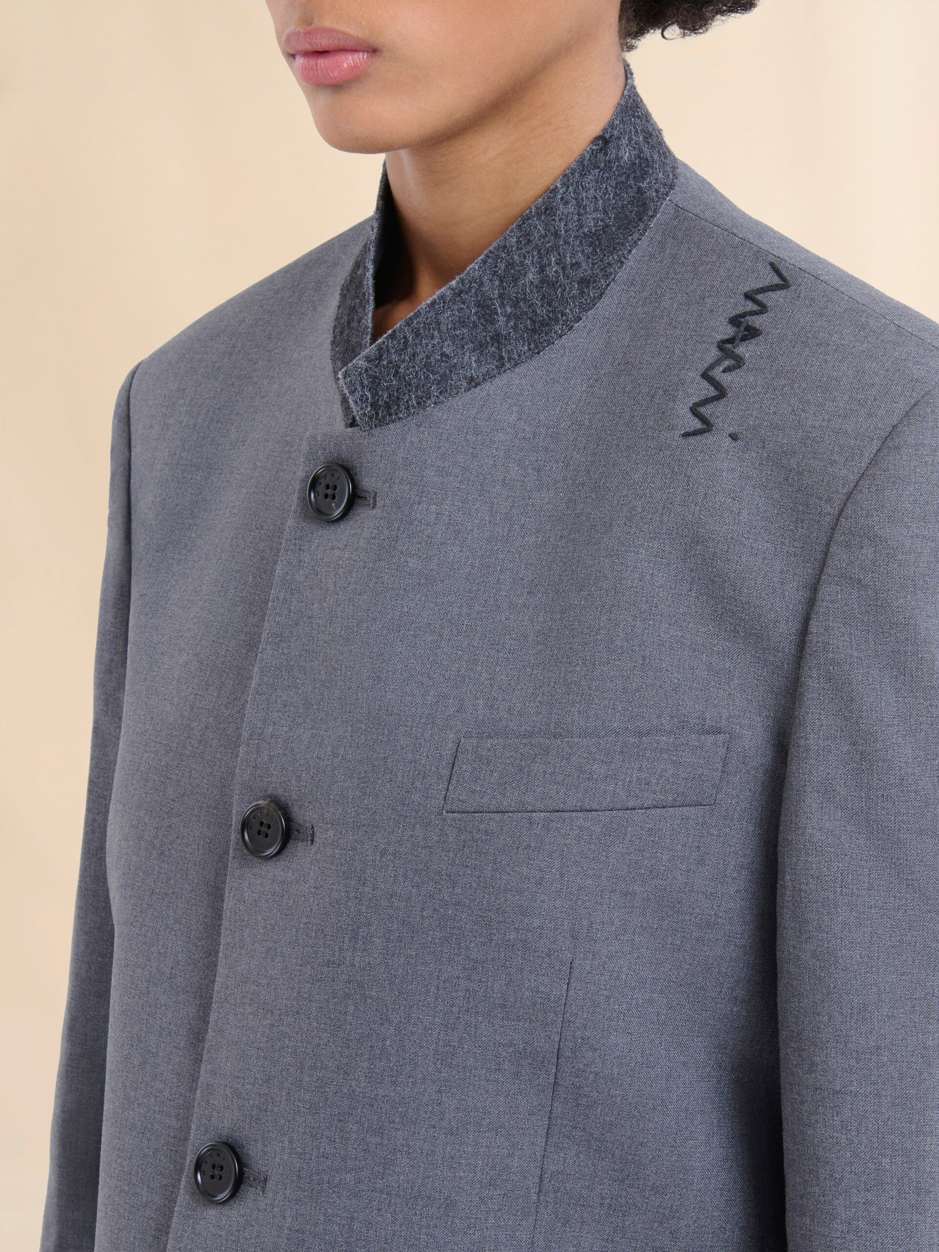 Chaqueta coreana de lana gris con bordado Marni Symbol - Chaquetas - Image 4