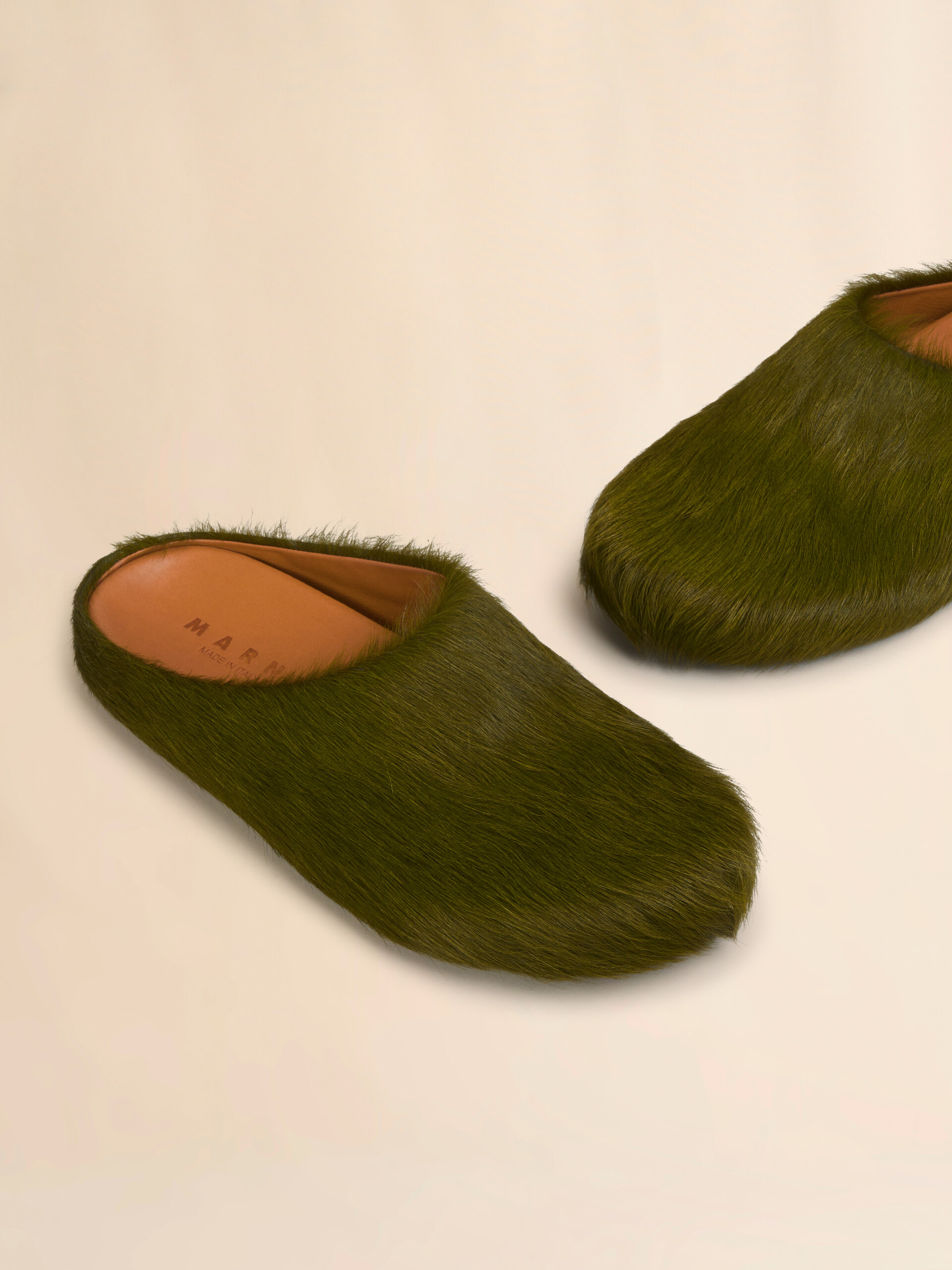 Blue long hair calfskin Fussbett sabot - Clogs - Image 4